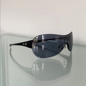 Oakley Women’s Conduct Sunglasses 🕶